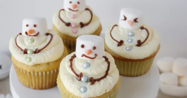 Christmas vanilla snowman cupcakes