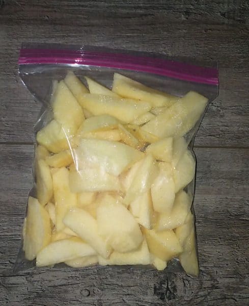 sliced apples in plastic bag