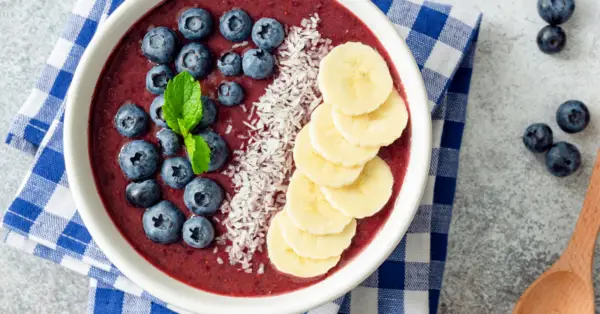 blueberry smoothie bowl