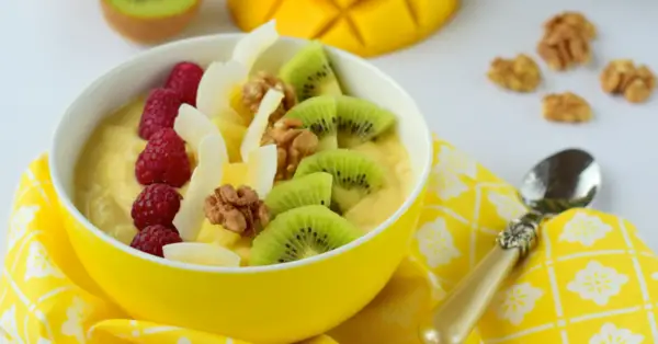 pineapple smoothie bowl